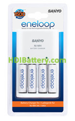 Cargador de baterías AAA y AA Sanyo Eneloop más 4 baterias AA.